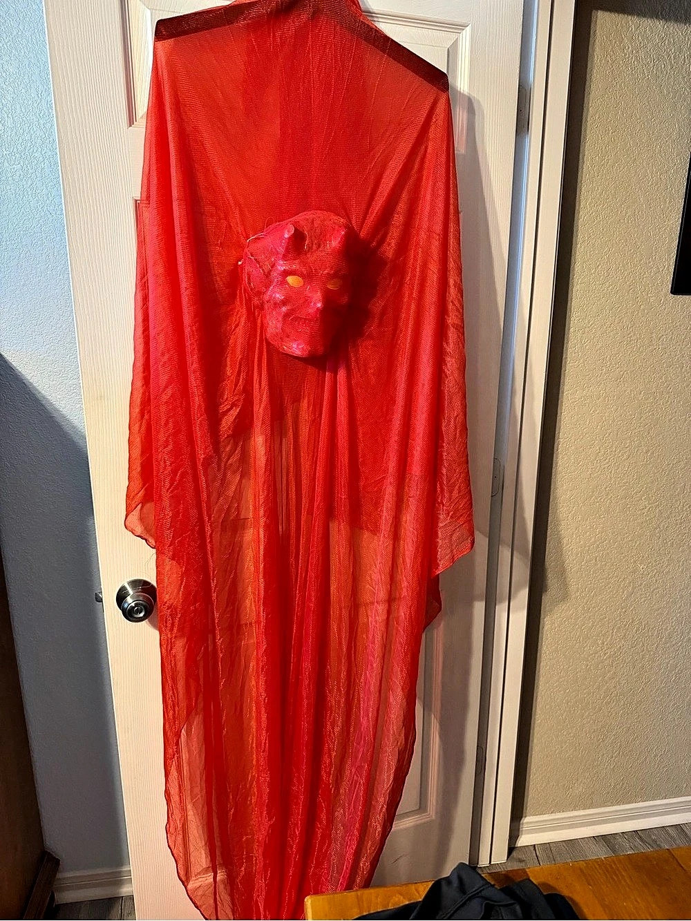 Red devil head Halloween
Hanging Decor